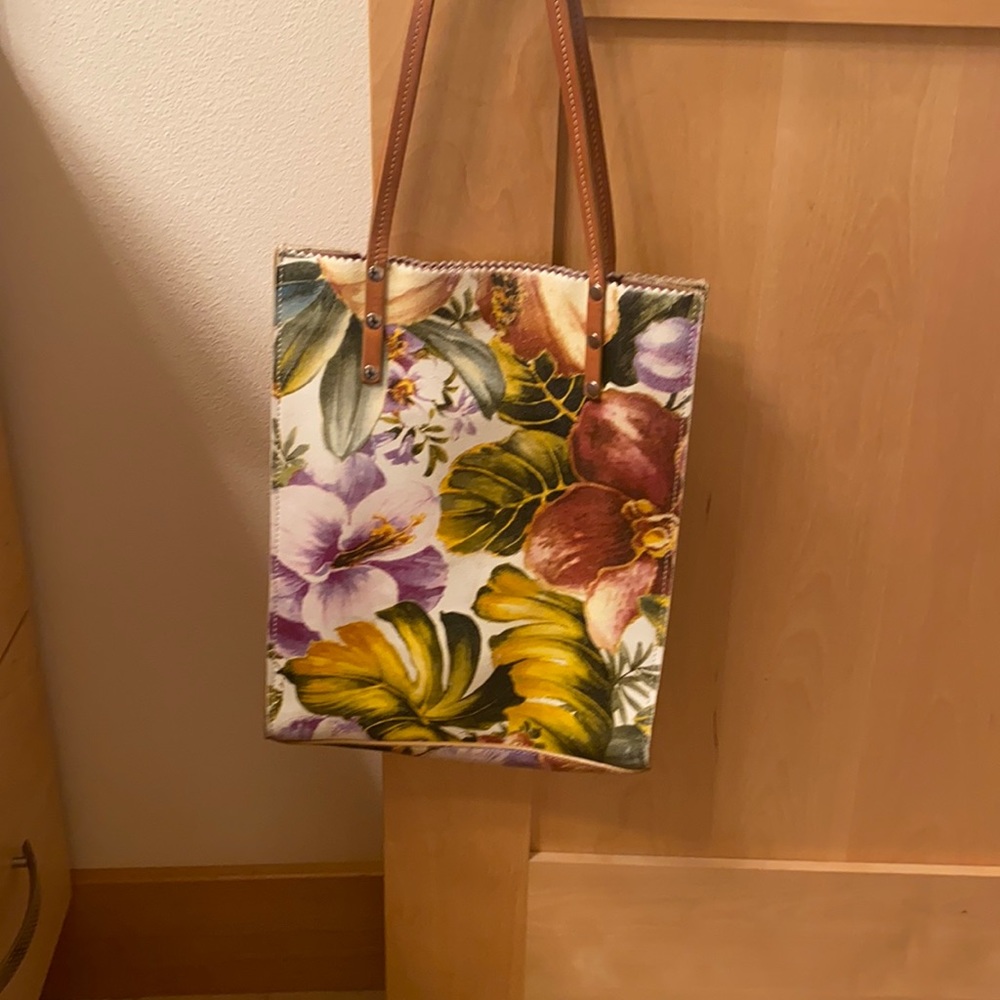 Leather shoulder bag